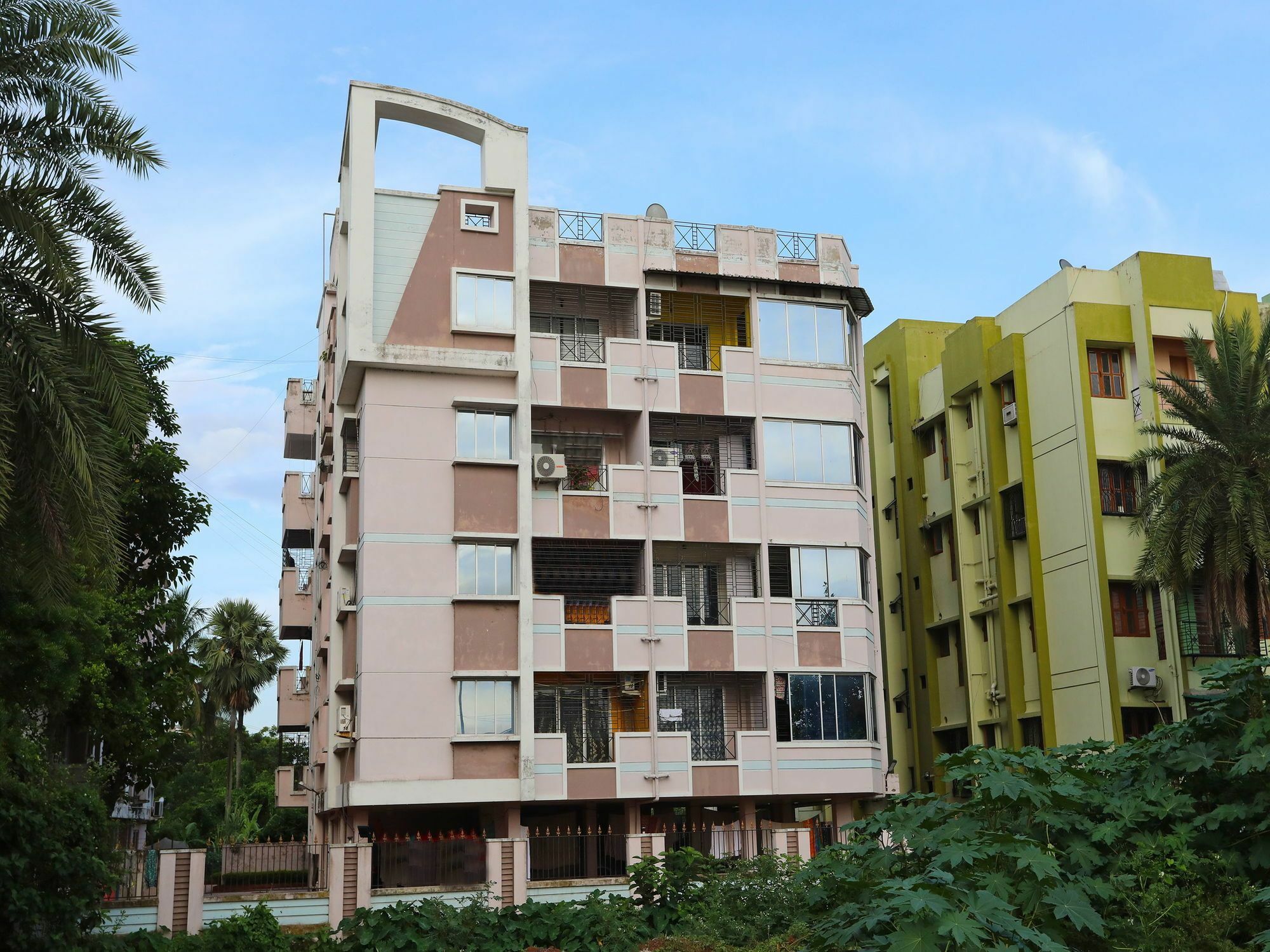 Oyo 14818 Sudarshan Apartment コルカタ エクステリア 写真